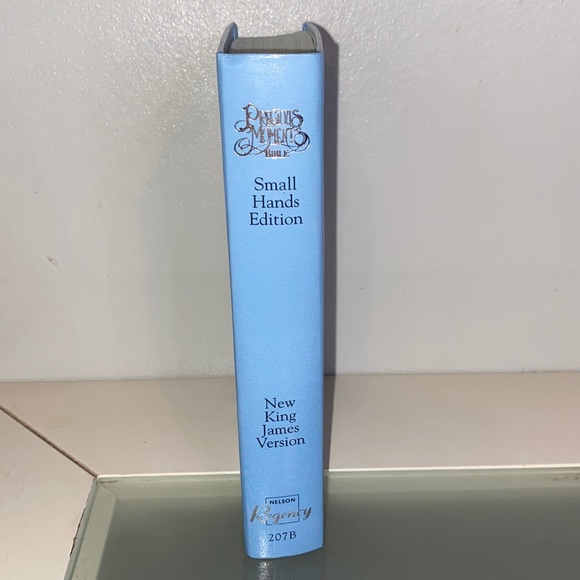 PRECIOUS MOMENTS SMALL HANDS EDITION,NEW KING JAMES VERSION BIBLE HardCover 207B - Picture 3 of 8